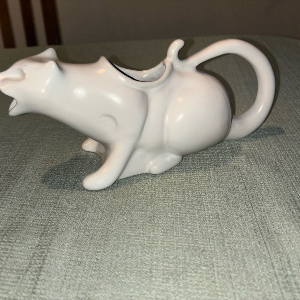 Puking Cat Gravy Boot Ceramic